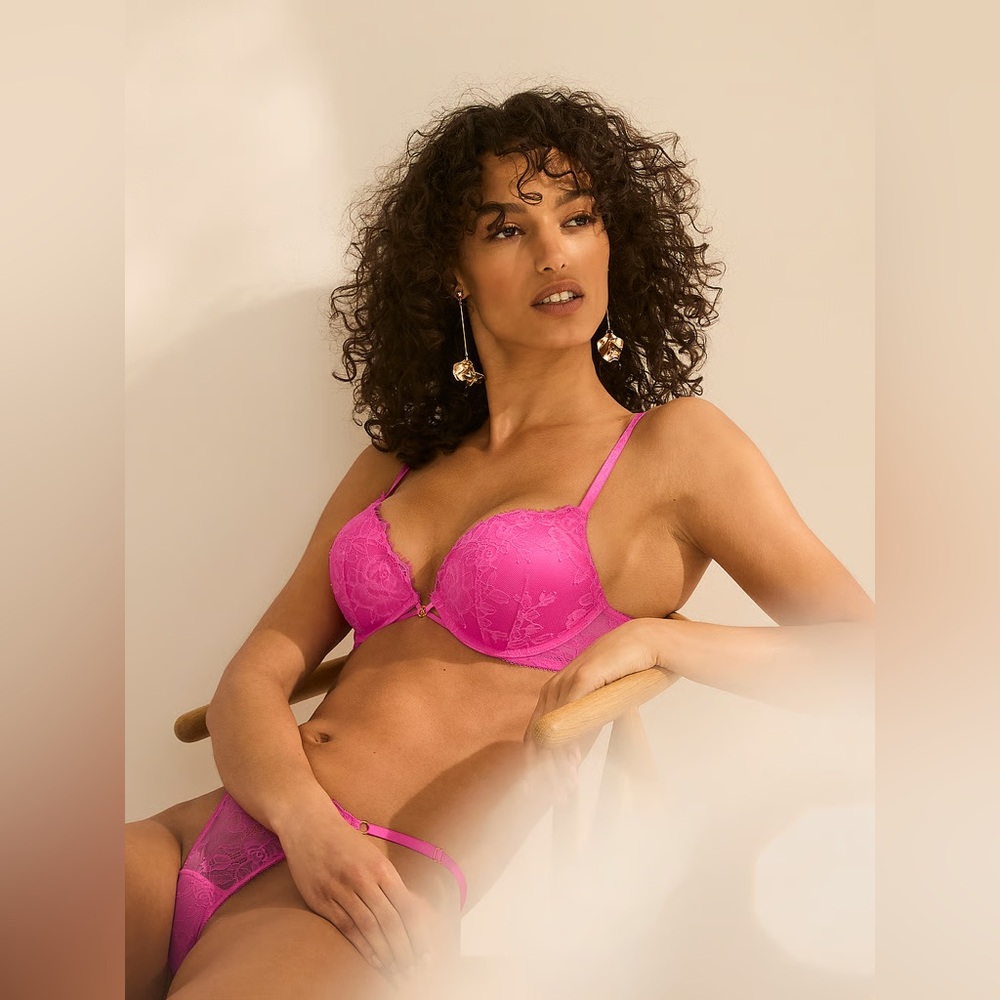 NWT (SET) VICTORIA’S SECRET Very Sexy Lightly Lined Low-Cut Demi Bra & Thong Set